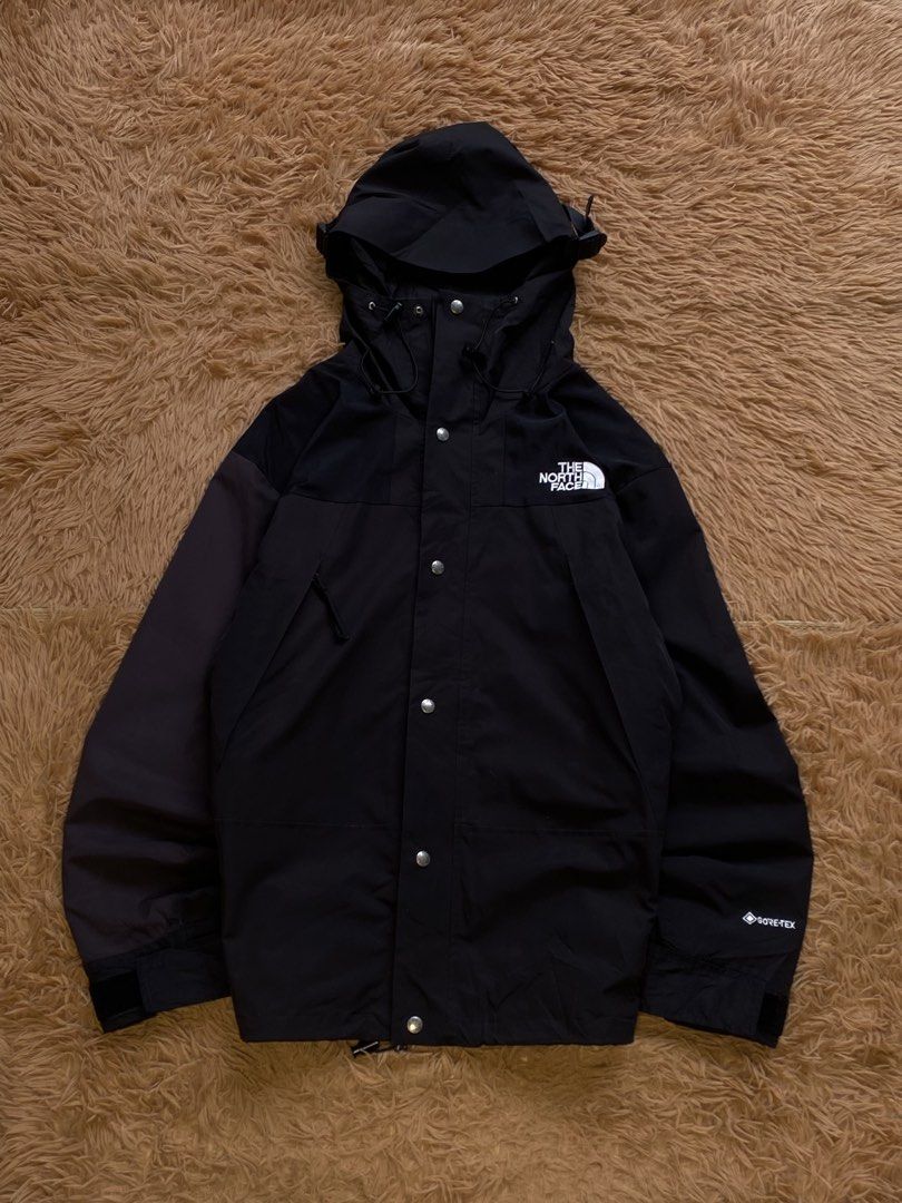 The north face goretex (Category: Coats, Jackets and Outerwear) located in Manila. Submitted by raversantos (Listing ID 1466486585, Image 1). Description: W-23 L-29 Issue: minimal fadings on sleeve part (bot really visible in person) Color rate 9.5/10 Excellent condition.
