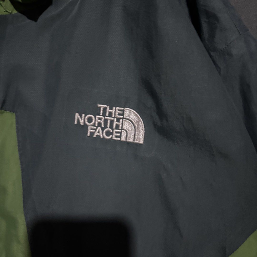 THE NORTH FACE HYVENT JACKET (Category: Coats, Jackets and Outerwear) located in Taytay. Submitted by dwinsapparel (Listing ID 1466444454, Image 2). Description: THE NORTH FACE HYVENT TWOTONE OUTDOOR JACKET W-26.5 L-31 GOOD CONDITION MISSING NA YUNG HOOD NYA NEED WASH COMPLETE TAGS.