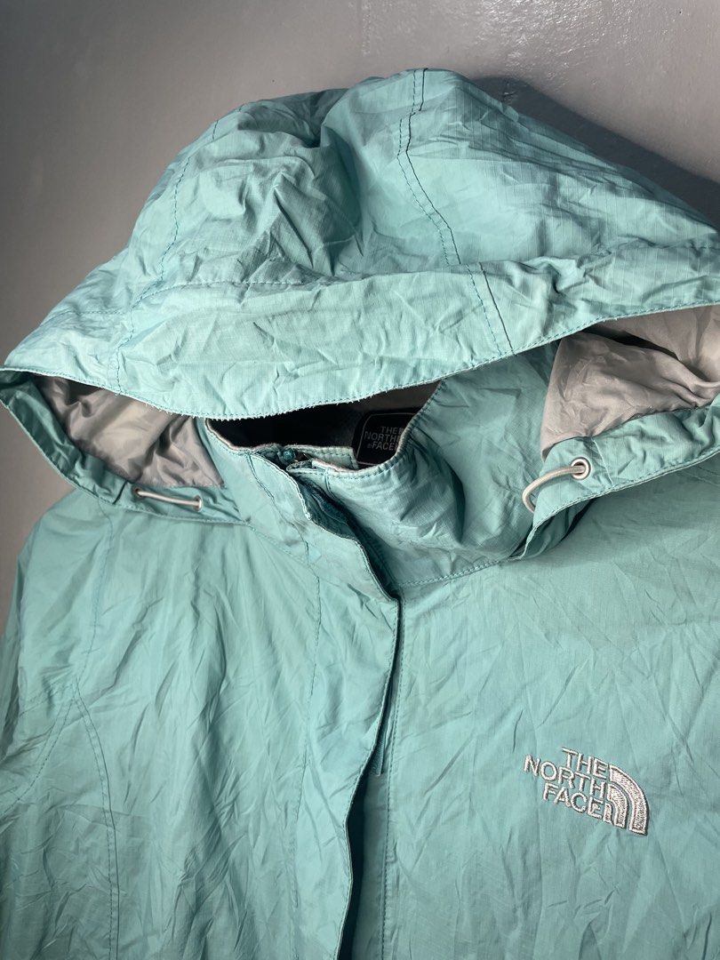 The North Face Hyvent Womens (Category: Coats, Jackets and Outerwear) located in Binan City. Submitted by miguelcubelo (Listing ID 1466426916, Image 3). Description: condition: Good color rate: 10/10 size: Small dimes: 19”W x 24”L issue: check pics ₱550.