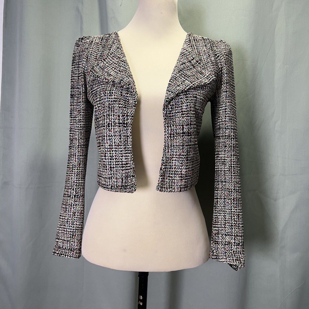 thin knitted tweed blazer (Category: Coats, Jackets and Outerwear) located in Malabon City. Submitted by minidressmonster (Listing ID 1466488186, Image 1). Description: thin knitted blazer, looks like tweed pwede pang office or for formal events :) best fit small to medium see last pic for minor flaw, stitching came loose and can easily be fixed :).