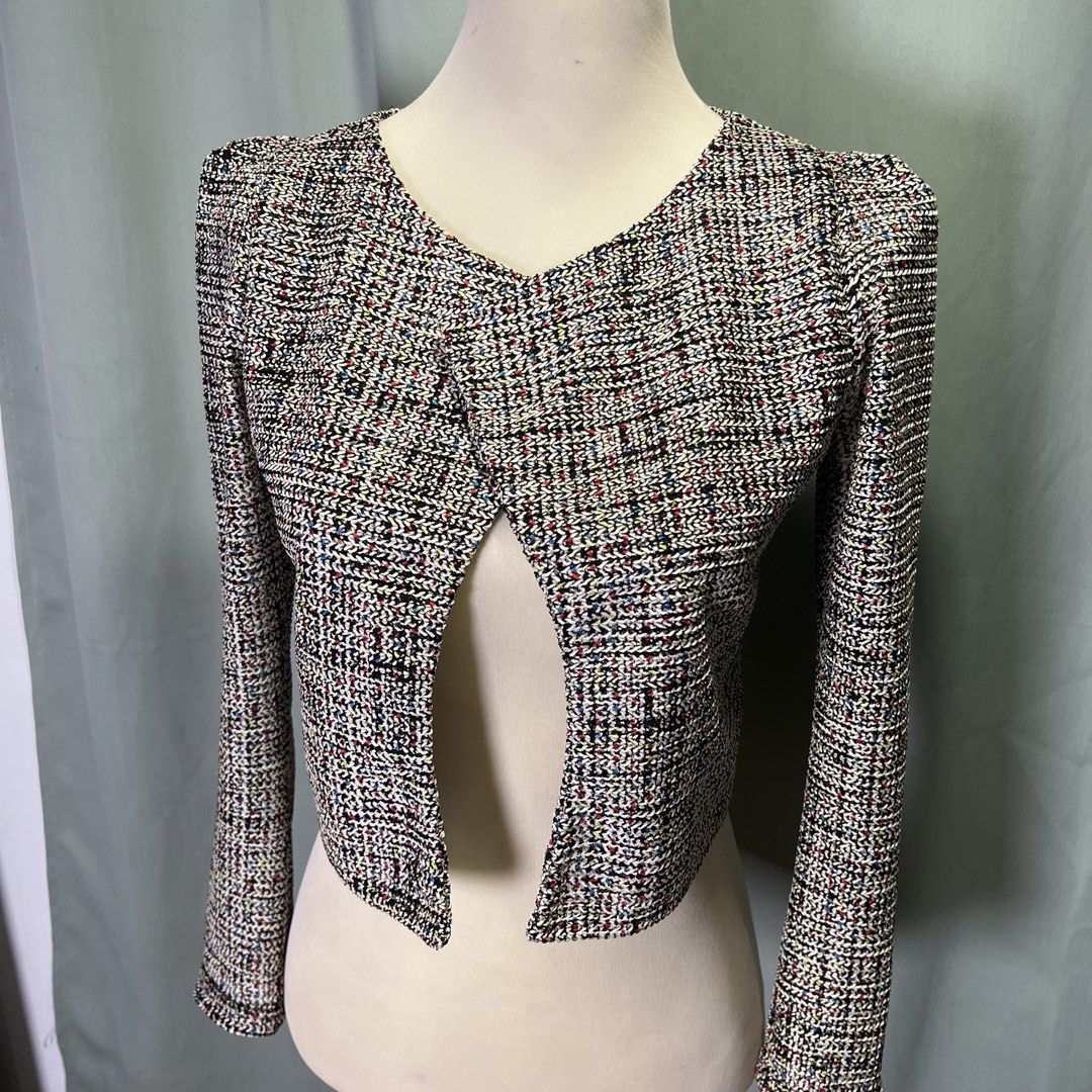 thin knitted tweed blazer (Category: Coats, Jackets and Outerwear) located in Malabon City. Submitted by minidressmonster (Listing ID 1466488186, Image 3). Description: thin knitted blazer, looks like tweed pwede pang office or for formal events :) best fit small to medium see last pic for minor flaw, stitching came loose and can easily be fixed :).