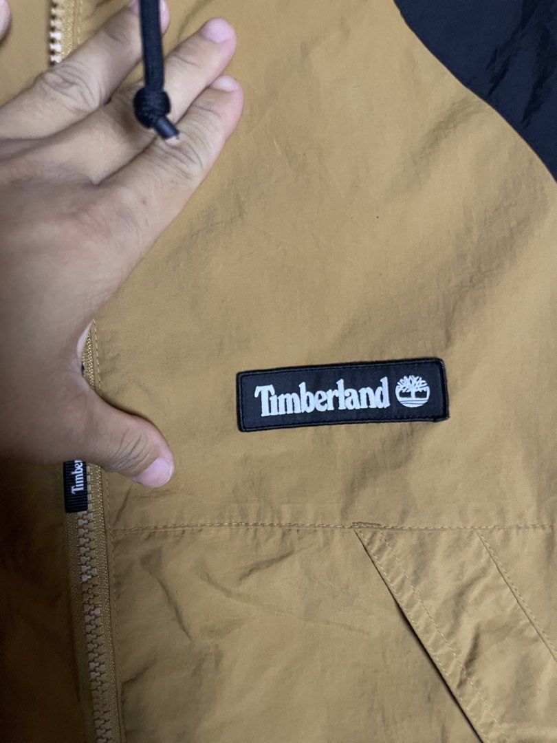 Timberland (Category: Coats, Jackets and Outerwear) located in Molave. Submitted by ikong_thrift07 (Listing ID 1466355222, Image 3). Description: Issue last pic.