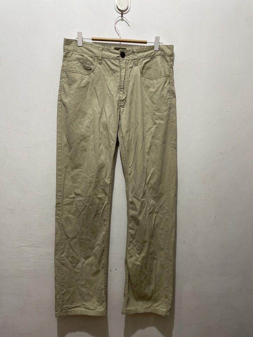 Timberland Khaki Chino Pants (Category: Chinos) located in Makati City. Submitted by nicolettel27186 (Listing ID 1466516702, Image 1). Description: - Brand: Timberland - Color: Classic khaki / neutral tan - Fit: Straight-leg cut - Details: Branded button closure and back leather patch with tree logo - Pockets: Two front pockets and two back welt pockets - Condition/Use: Great everyday casual trousers for work or weekend wear.