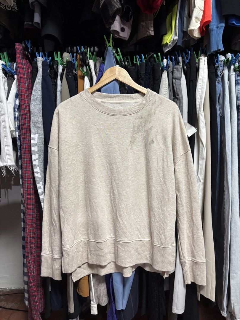 Time and Tru sweat shirt (Category: Coats, Jackets and Outerwear) located in Pila. Submitted by isabelasthriftclothes (Listing ID 1466485494, Image 1). Description: .