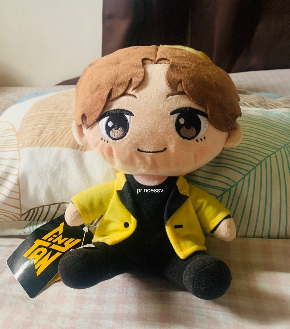 BTS MERCH TAKE ALL FOR ₱1200 ONLY (Category: Plushies & Soft Toys) located in Sariaya. Submitted by kpopmerchforsale (Listing ID 1466353698, Image 2). Description: wts | lfb bts taehyung merch bundle for ₱1200 > 2 taehyung plushies with paper tag (brandnew from japan) > taehyung image picket > taehyung mots 7 jigsaw puzzle (damage ang box pero sealed pa ang puzzle sa loob) > sealed arirang rooted in korea - payo only. - price + sf - x sensi- - x 
