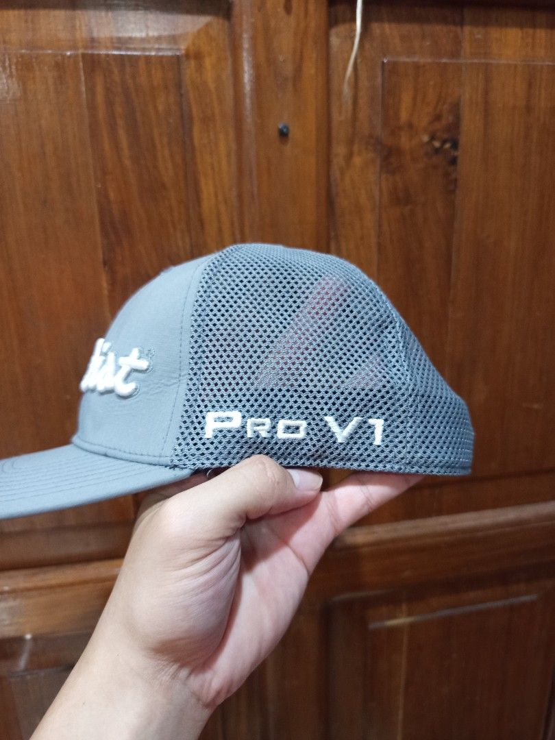 Titliest Cap Snap Back Grey (Category: Caps & Hats) located in Davao. Submitted by vaness041421 (Listing ID 1466373927, Image 2). Description: Free shipping 600 pesos only.