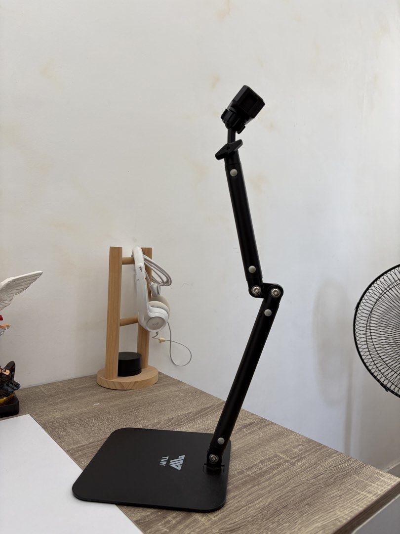 TNW H16 Phone Holder (Category: Tripods & Monopods) located in Calamba. Submitted by ealc66554 (Listing ID 1466483471, Image 1). Description: Para sa mga gustong magcontent na may topview.