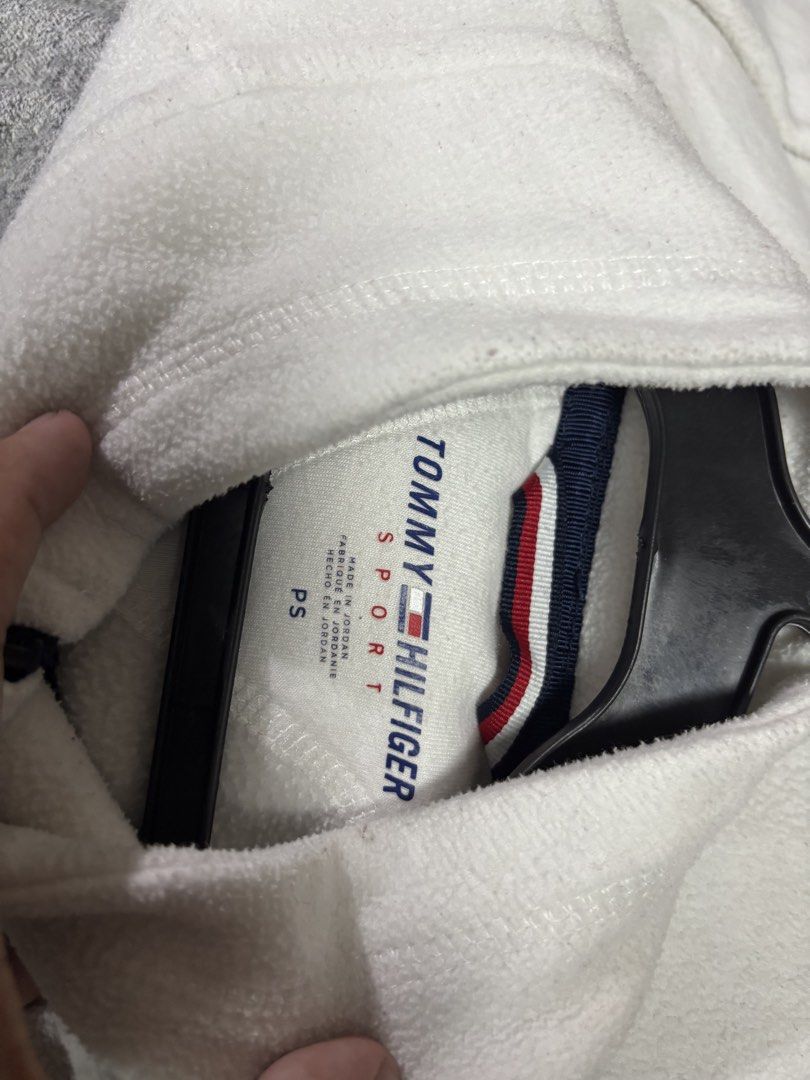 tommy hilfiger (Category: Coats, Jackets and Outerwear) located in Pila. Submitted by isabelasthriftclothes (Listing ID 1466471039, Image 2). Description: .