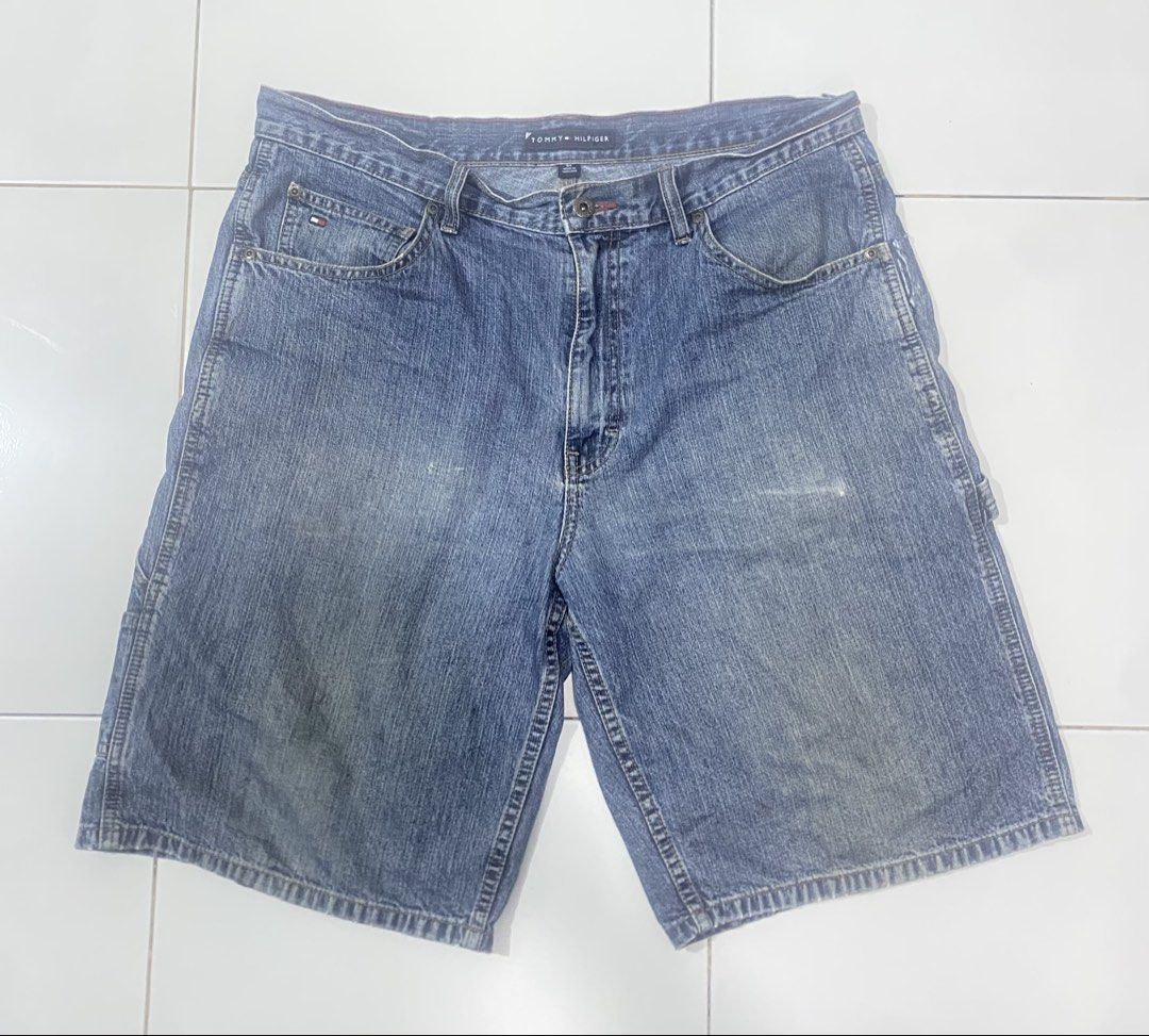 Tommy Hilfiger Carpenter Jorts (Category: Shorts) located in Mabalacat. Submitted by dagz_thrift (Listing ID 1466468694, Image 3). Description: Tommy Hilfiger Carpenter Jorts -Waistline 38 -Length 23.5 -Leg opening 12.5 -Need wash only -Issue naayos na check last 2 picture.
