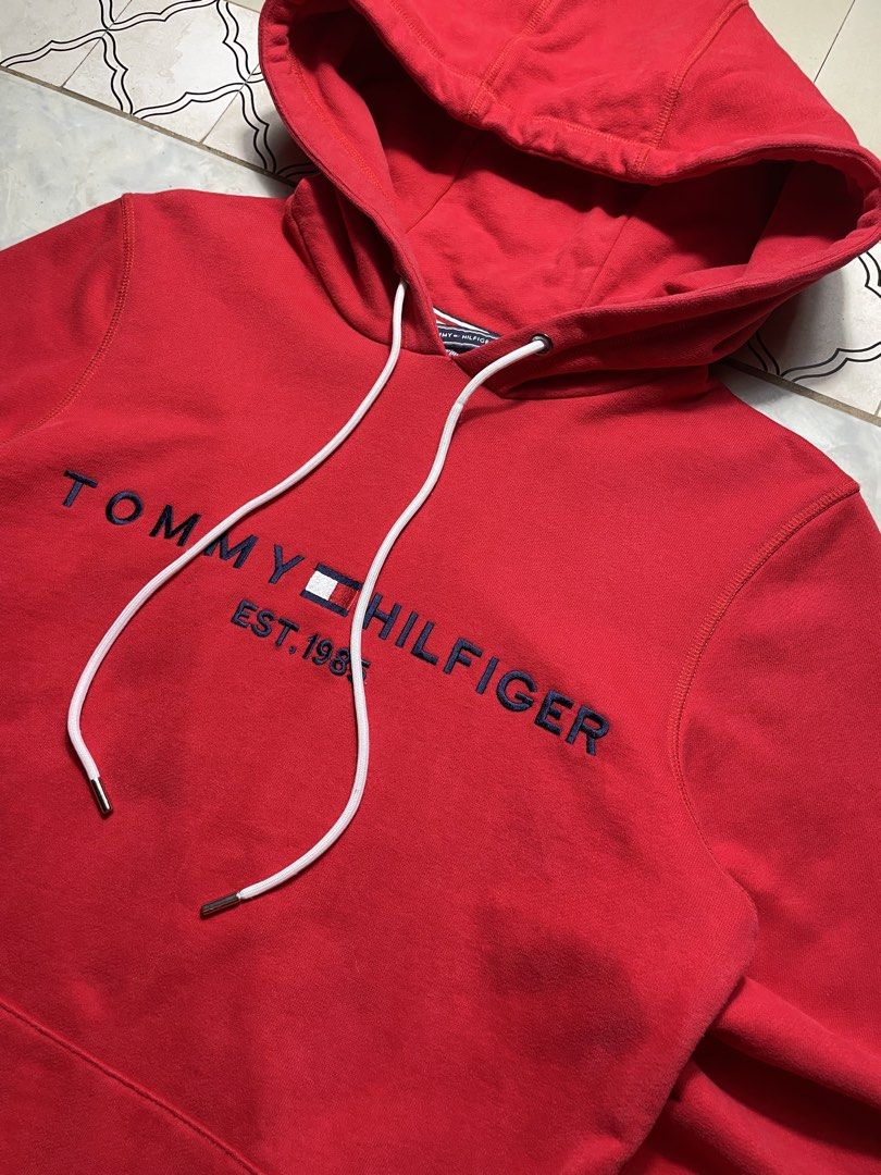 Tommy Hilfiger hoodie Script (Category: Coats, Jackets and Outerwear) located in Quezon City. Submitted by renovare.196 (Listing ID 1466517994, Image 2). Description: Tommy Hilfiger hoodie Script As New Condition Color Rate: 9.8/10 No Issue Measurements • Width: 19 • Length: 26 Price: 1000 obo DM IF INTERESTED📥.