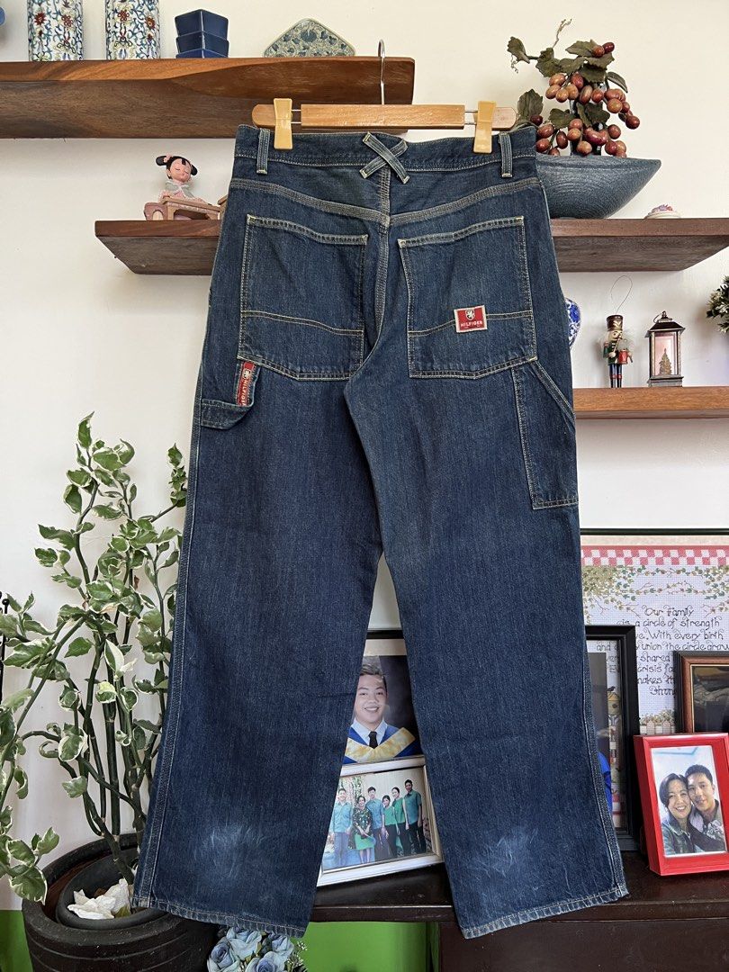 Y2K TOMMY HILFIGER RED LABEL CARPENTER PANTS (Category: Jeans) located in Solano. Submitted by aljoners (Listing ID 1466511772, Image 2). Description: Size: 31 Length: 42 Leg opening: 9.5 Color rate: 10/10 Condition: 10/10 Issue/s: minimal signs of usage - can fit up to semi 34 - P.S yung white sa baba di masyadong halata sa personal “Color may vary due to lighting”.