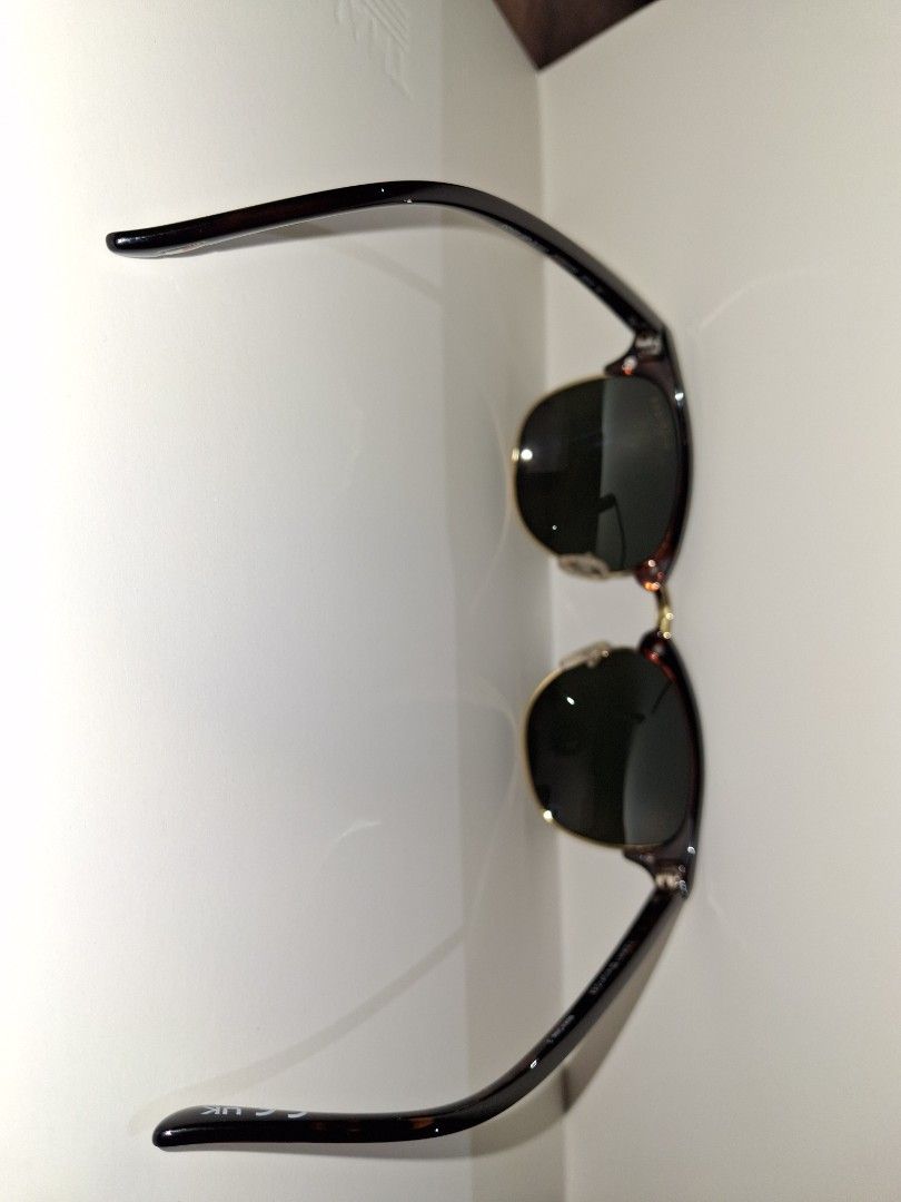Tommy Hilfiger Sunglasses (Category: Sunglasses & Eyewear) located in Cavite. Submitted by 92939494959597 (Listing ID 1466436831, Image 3). Description: - Brand: Tommy Hilfiger - Style: Classic browline sunglasses - Frame: Tortoise shell with gold-tone accents on the front and bridge - Lenses: Dark tinted - Details: Gold Tommy Hilfiger branding on temples, CE and UKCA markings on inside arm - Origin: Made in China -no case &cloth included -can se