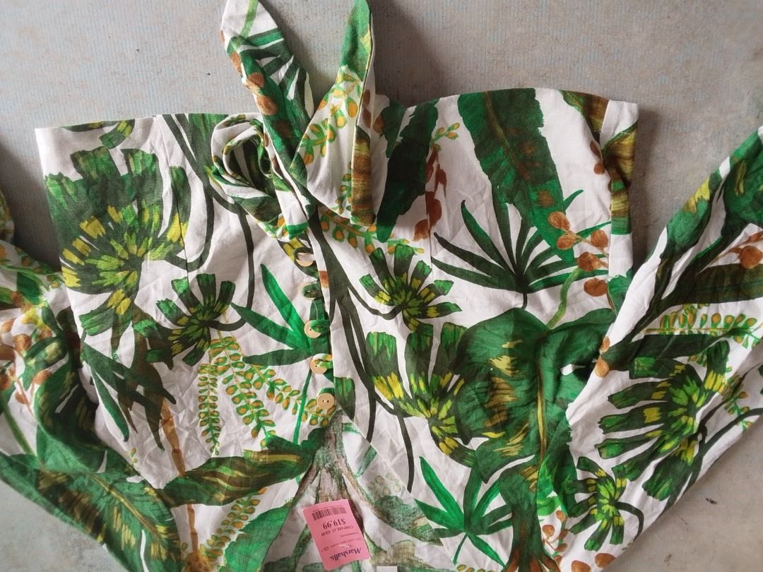 Tops Shirt US BNEWTAG (Category: Others Tops) located in Los Banos. Submitted by mania-62906 (Listing ID 1466390886, Image 3). Description: BNEWTAG US Medium. Flora design.
