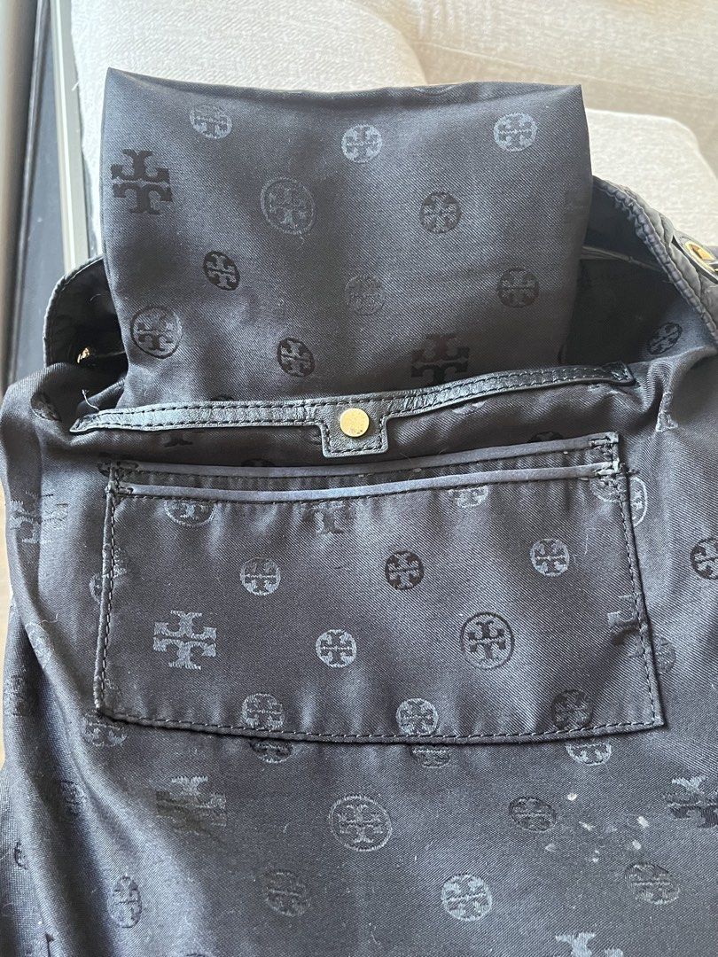 Tory Burch Slouchy Nylon Quilted Backpack (Category: Backpacks) located in Cainta. Submitted by klejre (Listing ID 1466378398, Image 3). Description: .