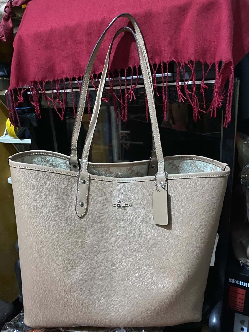 Tote bag (Reversible) (Category: Tote Bags) located in Manila. Submitted by glaiza02 (Listing ID 1466364948, Image 1). Description: .