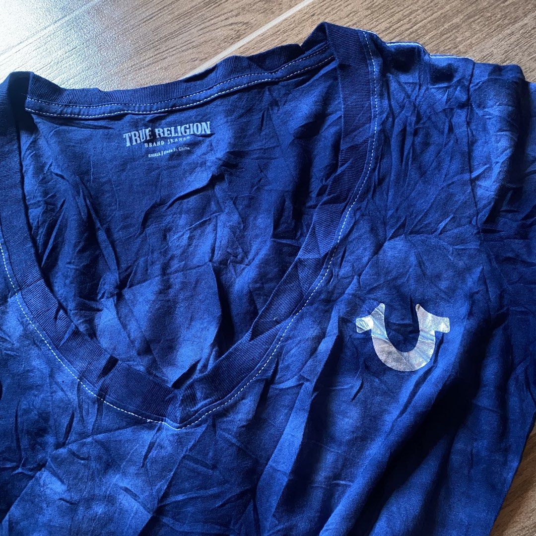 True religion shirt (Category: Shirts) located in Paete. Submitted by fat.archives (Listing ID 1466384799, Image 2). Description: Dimes Bust 17 Length 25 +sf.