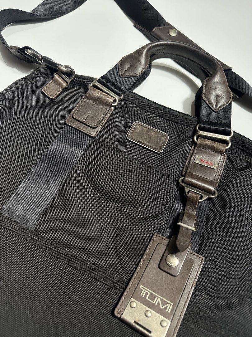 Tumi (Category: Briefcases) located in Valenzuela. Submitted by wytepicks (Listing ID 1466365329, Image 3). Description: Tumi Messenger Bag Used Good Condition 8995 only.
