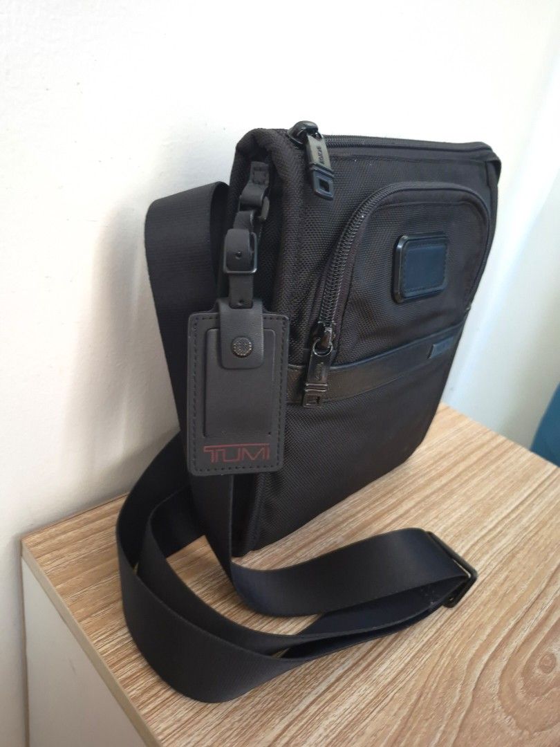 Tumi Alpha 2 Small Pocket bag....2 (Category: Sling Bags) located in Davao. Submitted by bae214214 (Listing ID 1466398684, Image 3). Description: Ptpa salamat admin Tumi Alpha 2 Small Pocket bag Crossbody/Sling bag "22110D2" Dimension Approx: 10 x 8 inches Excellent color and condition No issue ‼️ minimal sign of usage Malinis pa Sobrang ganda at solid pa Price: 8,500 .