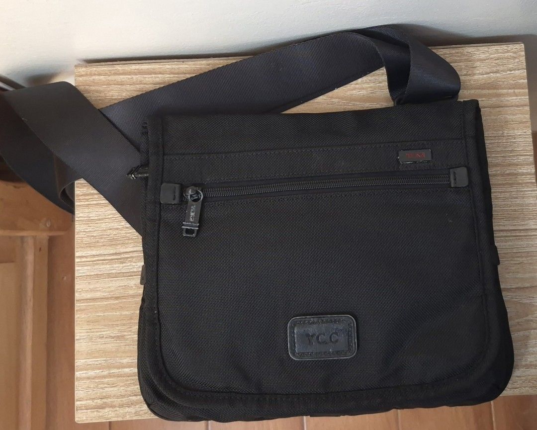 Tumi Alpha Small Flap....1 (Category: Sling Bags) located in Davao. Submitted by bae214214 (Listing ID 1466398942, Image 2). Description: Ptpa Salamat admin Tumi Alpha Small Flap Crossbody Shoulder bag "22105DH" Dimesnion Approx: 11 x 12 inches Excellent color and condition minimal sign of usage malinis labas at loob ganda at solid pa ng bag Price: 7,500 .