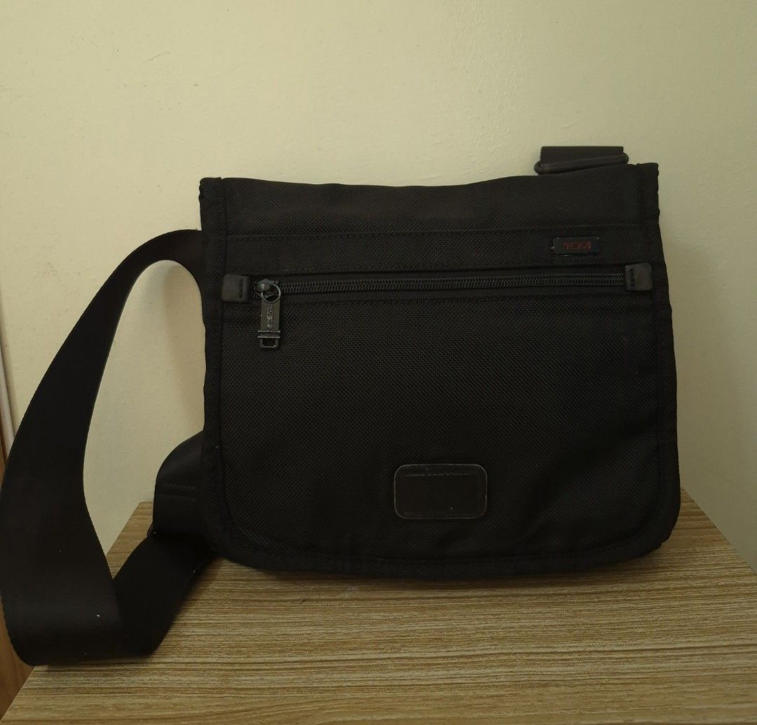 Tumi Alpha Small Flap....1 (Category: Sling Bags) located in Davao. Submitted by bae214214 (Listing ID 1466398942, Image 1). Description: Ptpa Salamat admin Tumi Alpha Small Flap Crossbody Shoulder bag "22105DH" Dimesnion Approx: 11 x 12 inches Excellent color and condition minimal sign of usage malinis labas at loob ganda at solid pa ng bag Price: 7,500 .