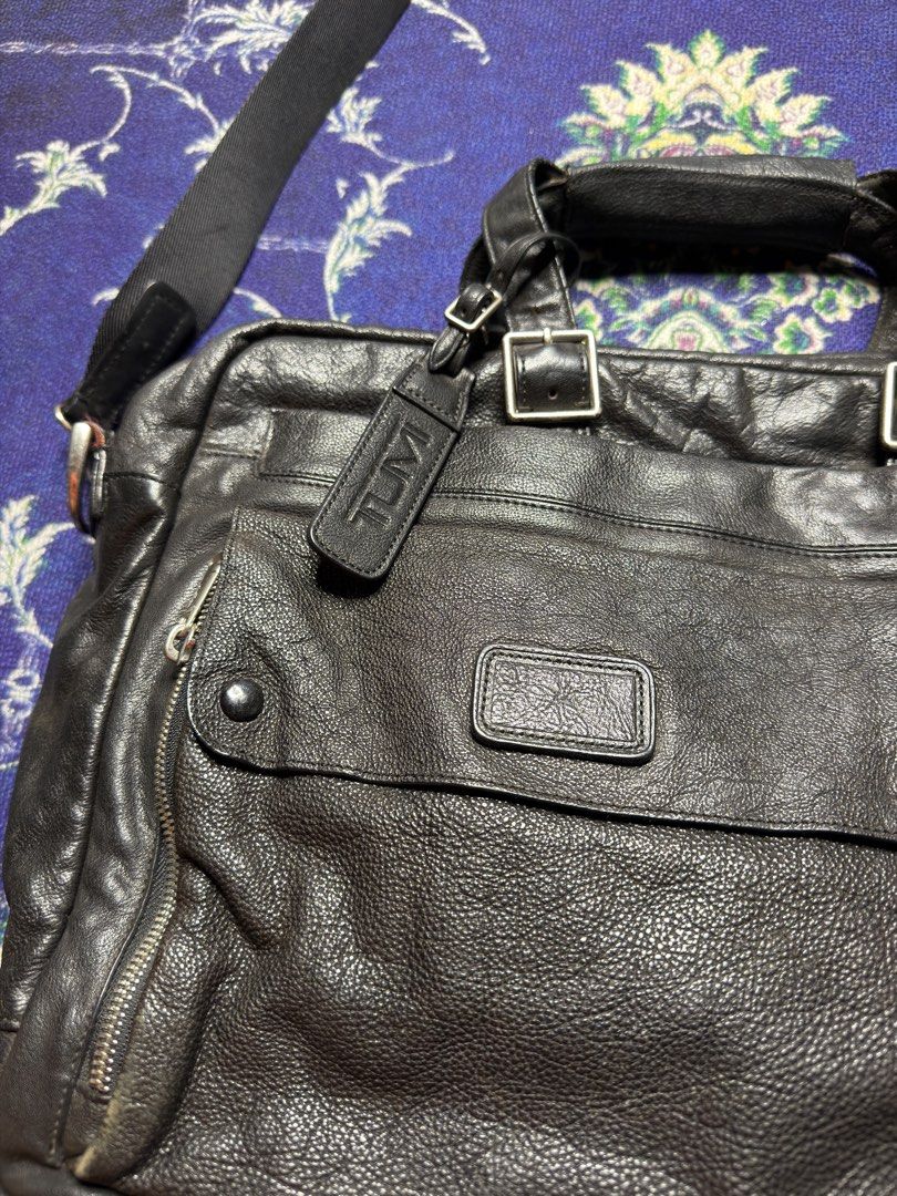Tumi Laredo Collection Large Computer Briefcase (Category: Briefcases) located in Valenzuela. Submitted by telagram (Listing ID 1466370780, Image 2). Description: .