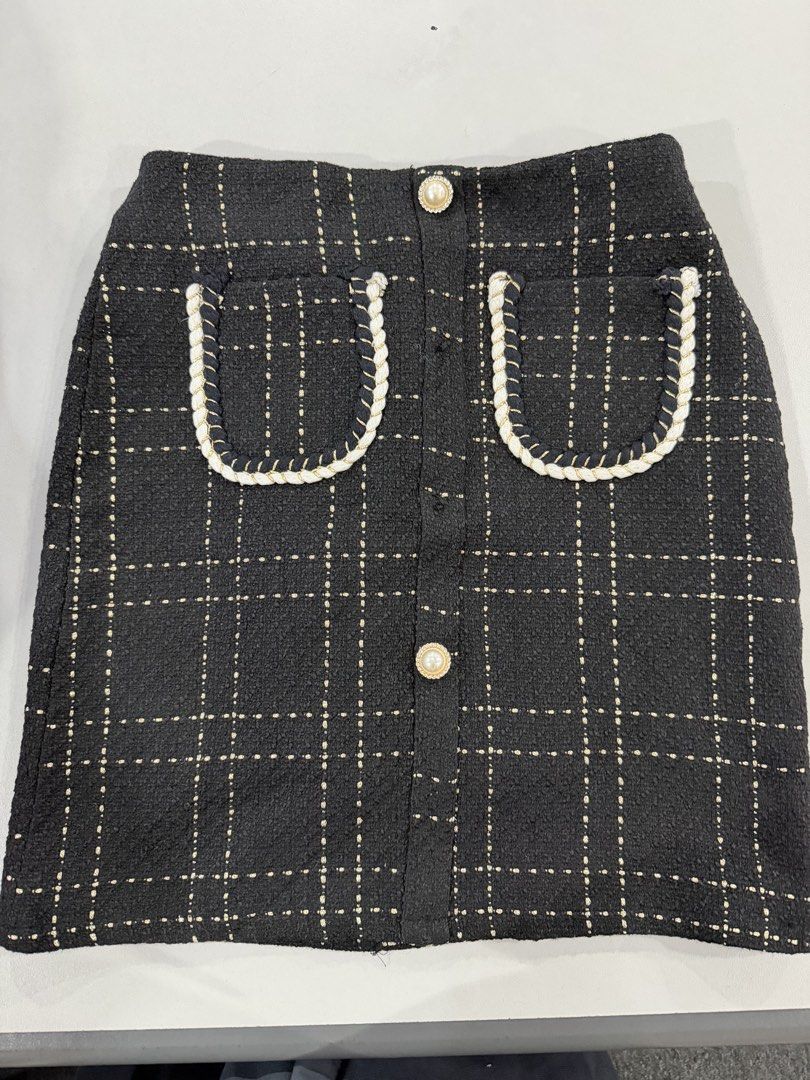 Tweed Skirt (Category: Skirts) located in Quezon City. Submitted by jdmc16 (Listing ID 1466351849, Image 1). Description: Missing buttons.