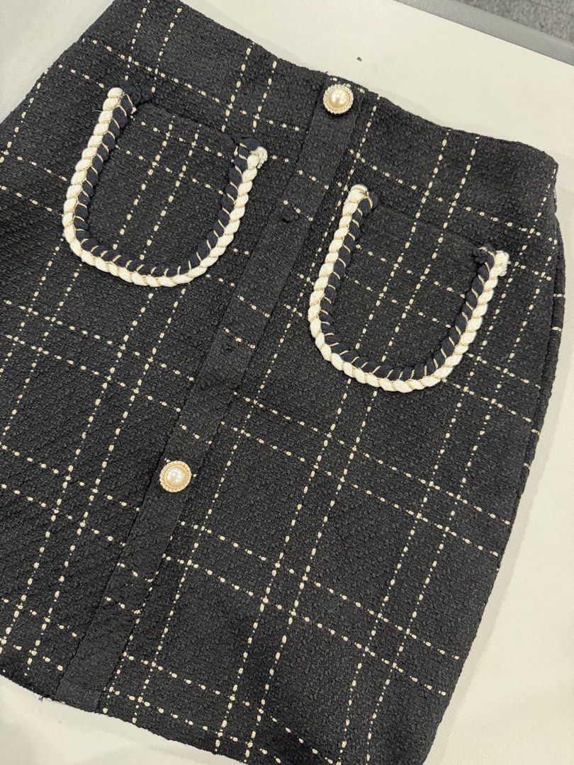 Tweed Skirt (Category: Skirts) located in Quezon City. Submitted by jdmc16 (Listing ID 1466351849, Image 2). Description: Missing buttons.