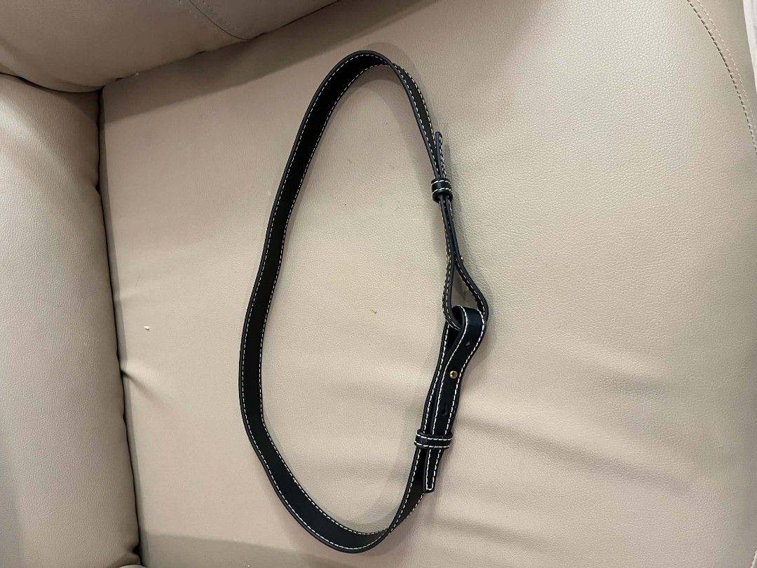 Twisted belt (Category: Belts) located in Lucena. Submitted by fiercemoon-a25a79 (Listing ID 1466470072, Image 3). Description: Stylish twisted design that adds a cute, chic touch to any outfit! Perfect for dresses, skirts, jeans, or shorts..