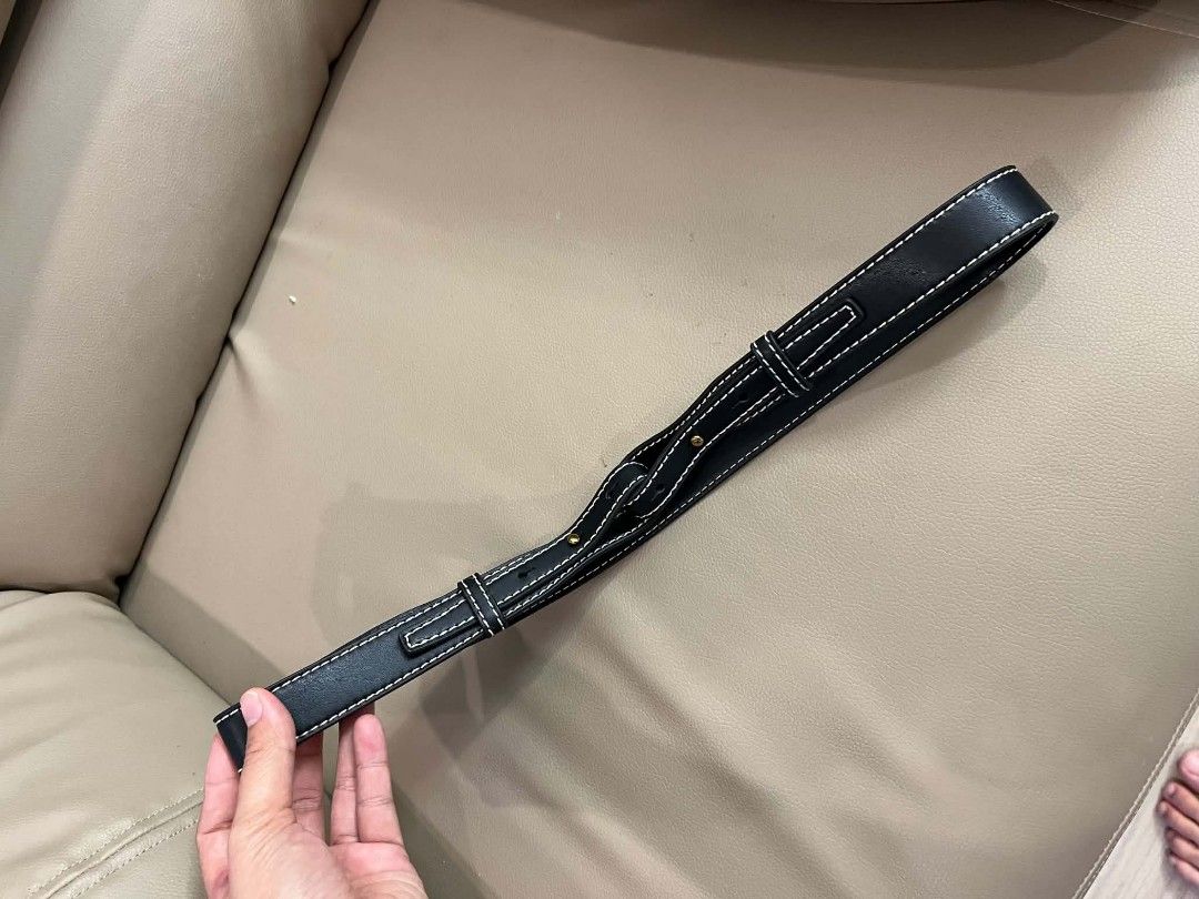 Twisted belt (Category: Belts) located in Lucena. Submitted by fiercemoon-a25a79 (Listing ID 1466470072, Image 1). Description: Stylish twisted design that adds a cute, chic touch to any outfit! Perfect for dresses, skirts, jeans, or shorts..