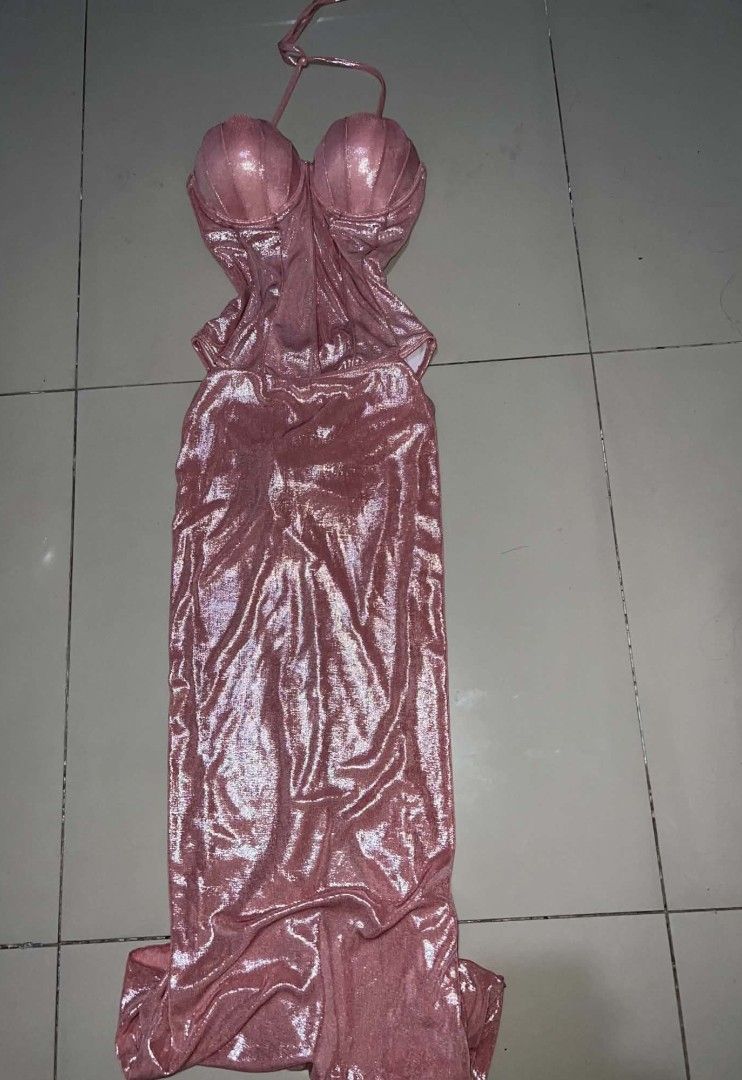 Two-piece set (Category: Bikinis & Swimsuits) located in Paranaque City. Submitted by xxgeorgia (Listing ID 1466560919, Image 1). Description: 690 orig price no issue, used once xs to small.