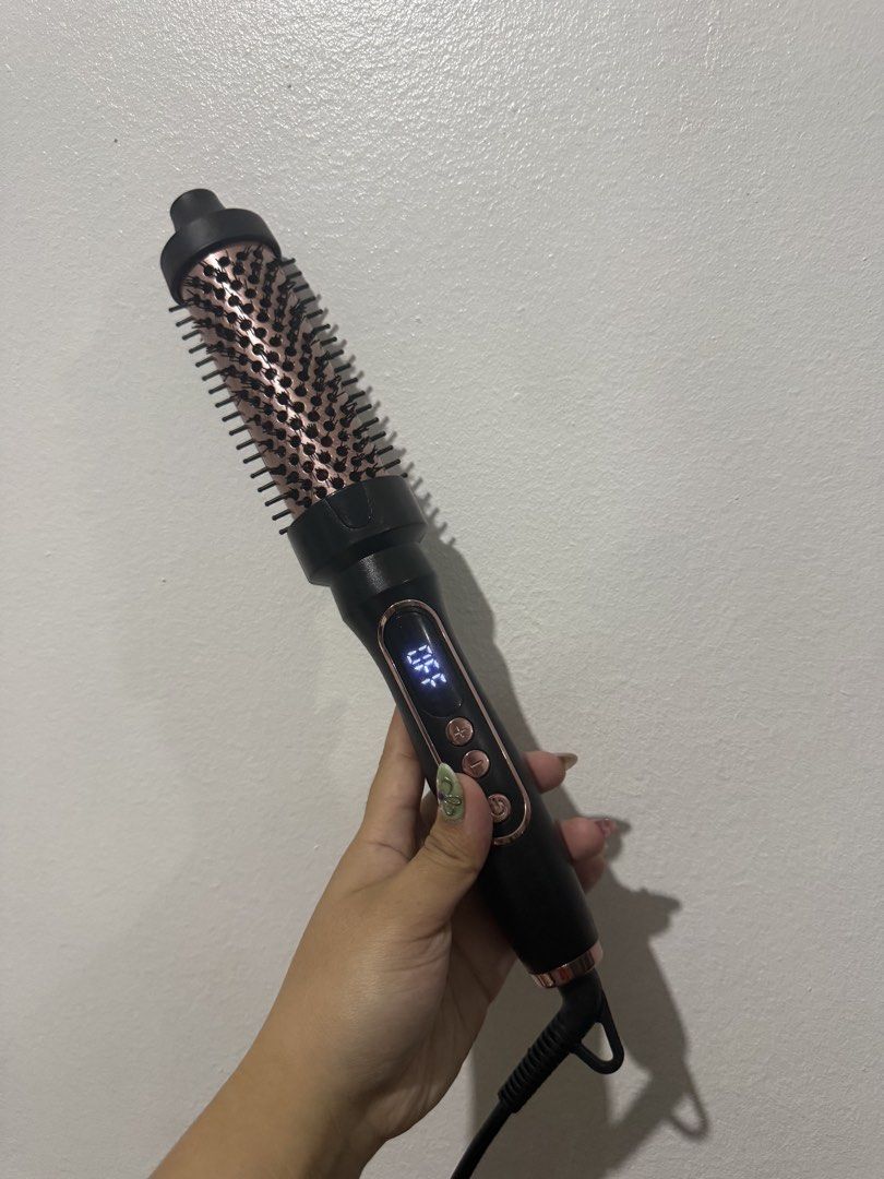 Ubeator Hair Curler (Category: Hair) located in Quezon City. Submitted by coleend_ (Listing ID 1466453619, Image 2). Description: Bought this for ₱1050 RFS: Di na nagagamit but works really well.