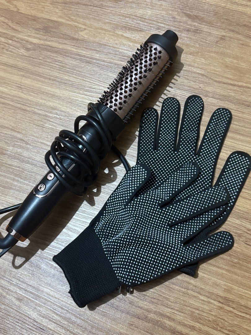 Ubeator Hair Curler (Category: Hair) located in Quezon City. Submitted by coleend_ (Listing ID 1466453619, Image 1). Description: Bought this for ₱1050 RFS: Di na nagagamit but works really well.