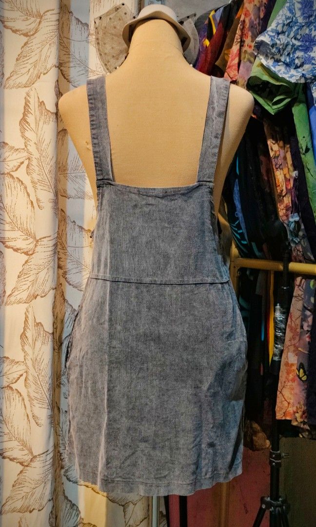Ukay dark grey jumper dress (Category: Dresses) located in Rizal. Submitted by whitesioma99032 (Listing ID 1466360668, Image 3). Description: Ukay dark grey jumper dress Medium Slightly used With pockets Issue wash lng po 130+Sf.