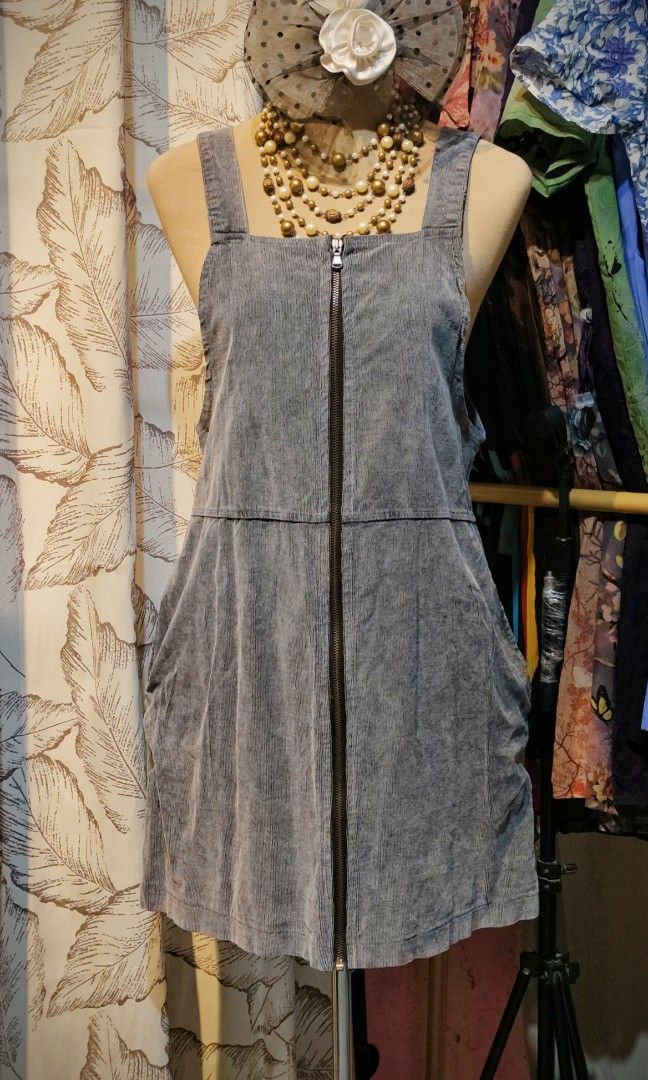 Ukay dark grey jumper dress (Category: Dresses) located in Rizal. Submitted by whitesioma99032 (Listing ID 1466360668, Image 2). Description: Ukay dark grey jumper dress Medium Slightly used With pockets Issue wash lng po 130+Sf.
