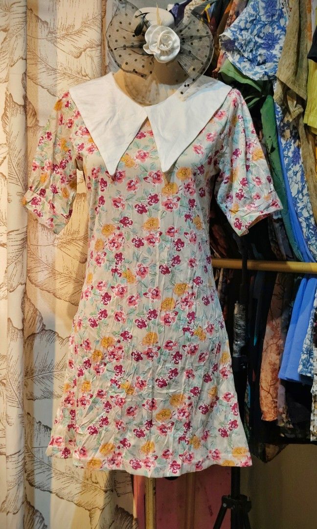 Ukay flower print collared mini dress (Category: Dresses) located in Rizal. Submitted by whitesioma99032 (Listing ID 1466363238, Image 2). Description: Ukay flower print collared mini dress Medium Like new Stretchable fabric Issue wash lng po 130+Sf.