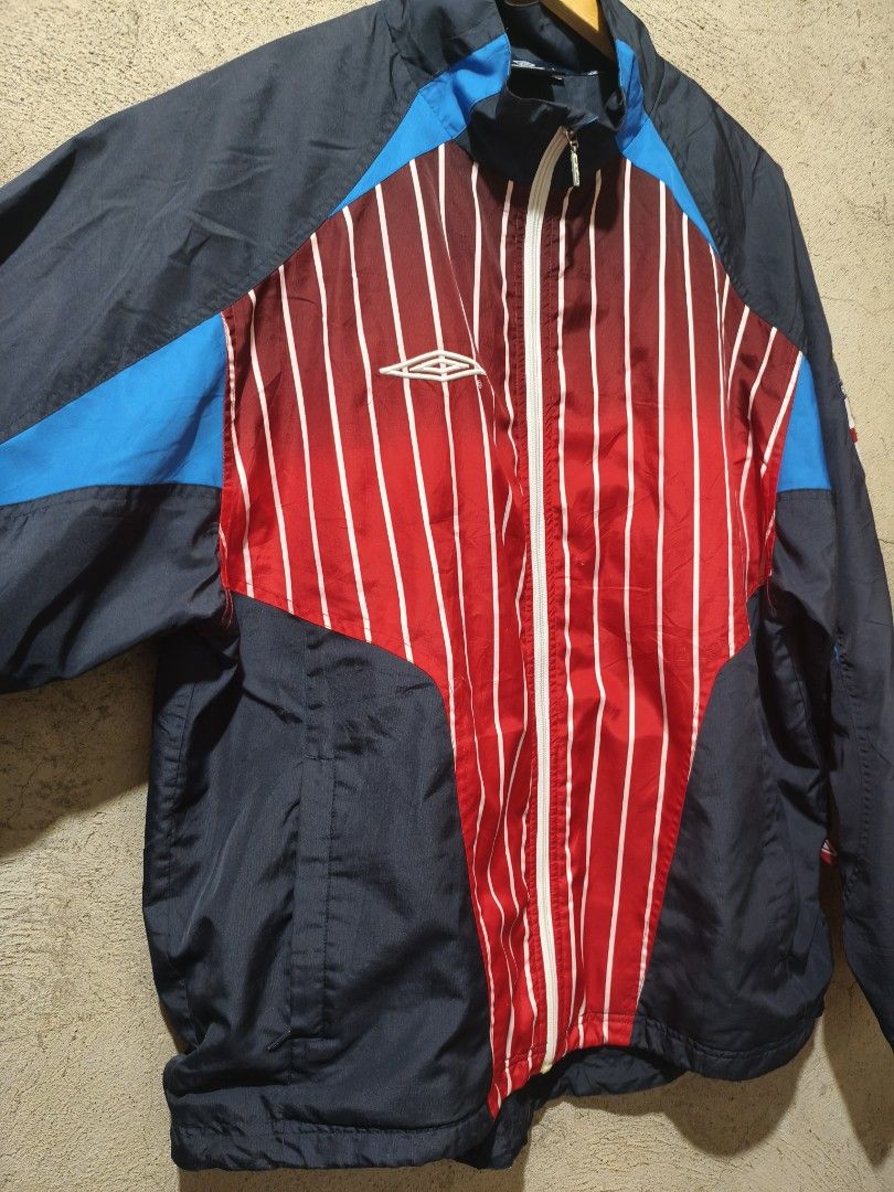 UMBRO (england nat. team 00s) (Category: Coats, Jackets and Outerwear) located in Cagayan de Oro. Submitted by thrift-japanuksurplus (Listing ID 1466406725, Image 3). Description: W : 25 L : 39 Condition : 9.5/10 (Excellent for a VTG windbreaker) Color rate : 9.5/10 Issue : ❌❌.