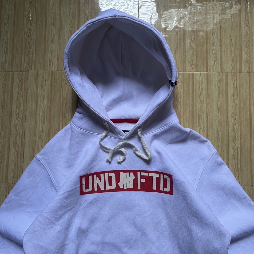 Undefeated Box Logo Pullover hoodie (Category: Hoodies) located in Hagonoy. Submitted by ianthrift_ph (Listing ID 1466531160, Image 3). Description: complete tags/authentic size large on tag 21 width, 27 length excellent condition color rate 10/10 issue: yellow stain, see last pic (washable) .