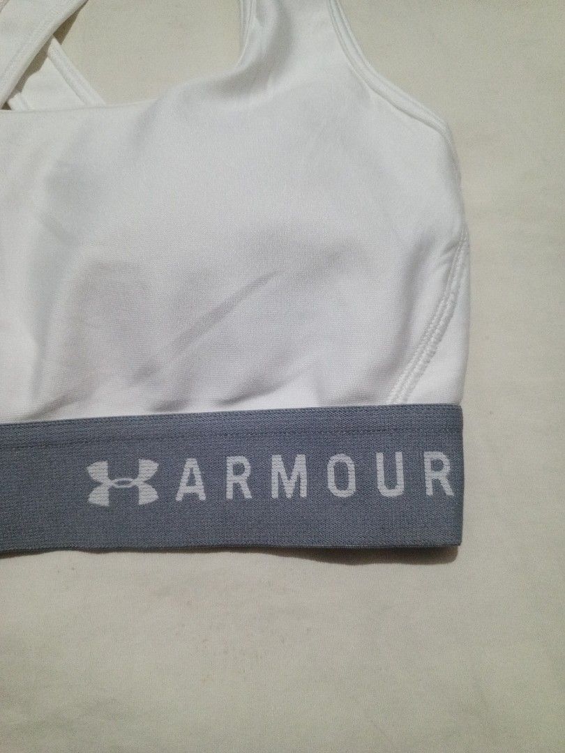 Under Armor Mid crossback sports bra (Category: Activewear) located in Santa Maria. Submitted by paulo-garcia21 (Listing ID 1466475677, Image 3). Description: large on tag no flaws excellent condition.