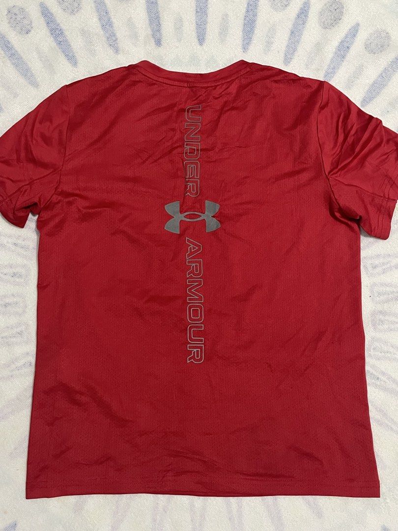 Under Armour Compression Shirt (Category: Tshirts & Polo Shirts ) located in Cebu City. Submitted by flyasm3 (Listing ID 1466462033, Image 1). Description: don’t be shy, send offers 🙂‍↕️ IG/FB: flyasm3 Size: M W: 16.5 in L: 22 in Flaws: need wash +sf.