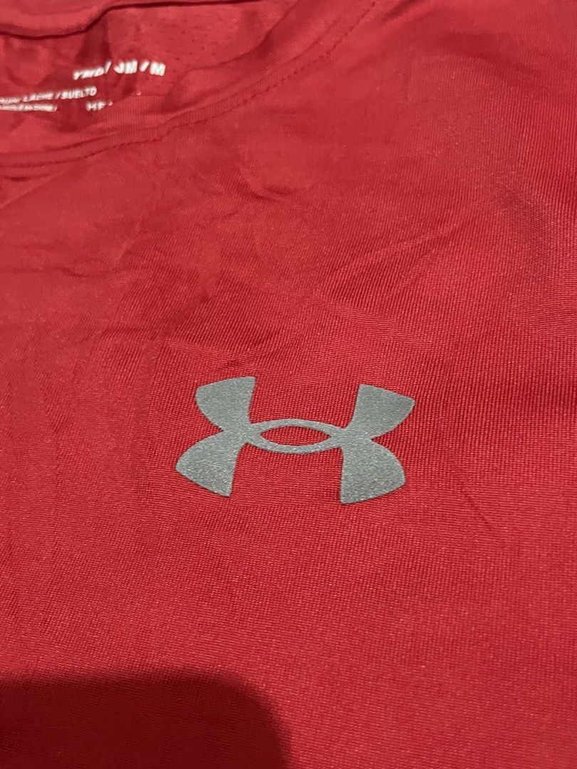 Under Armour Compression Shirt (Category: Tshirts & Polo Shirts ) located in Cebu City. Submitted by flyasm3 (Listing ID 1466462033, Image 3). Description: don’t be shy, send offers 🙂‍↕️ IG/FB: flyasm3 Size: M W: 16.5 in L: 22 in Flaws: need wash +sf.