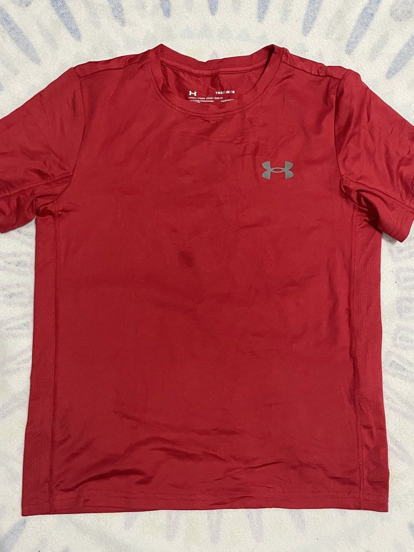 Under Armour Compression Shirt (Category: Tshirts & Polo Shirts ) located in Cebu City. Submitted by flyasm3 (Listing ID 1466462033, Image 2). Description: don’t be shy, send offers 🙂‍↕️ IG/FB: flyasm3 Size: M W: 16.5 in L: 22 in Flaws: need wash +sf.