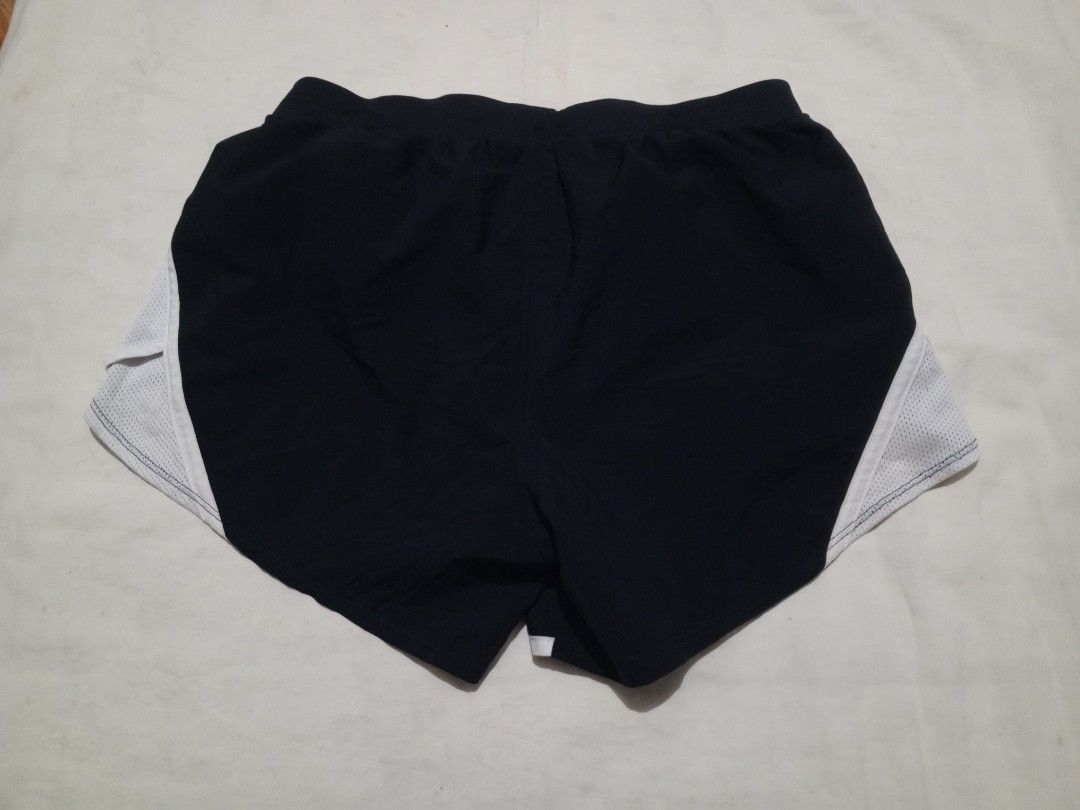 under armour fly by running shorts (Category: Activewear) located in Santa Maria. Submitted by paulo-garcia21 (Listing ID 1466473506, Image 3). Description: xs loose fit waist 26 to 30 length 10.5 hem 10.5.