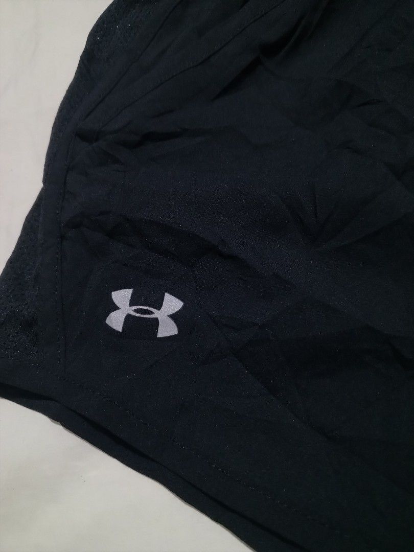Under armour running shorts (Category: Activewear) located in Santa Maria. Submitted by paulo-garcia21 (Listing ID 1466460333, Image 3). Description: medium on tag waist 30 to 38 length 11 hem 11.5 no flaws with 2 pockets excellent condition.