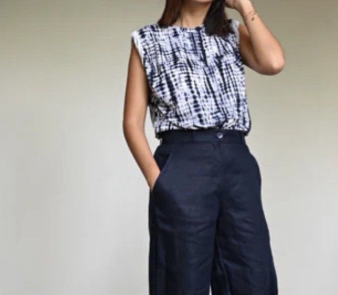UNIFORM Blue White Tie Dye Sleeveless Top (Category: Sleeveless) located in Quezon City. Submitted by kcobs (Listing ID 1466483322, Image 2). Description: UNIFORM brand sleeveless top, size XL. Blue and white tie dye print with vertical stripe effect. Round neckline, casual relaxed fit. Easy to pair with dark trousers or denim. Great everyday staple piece. Clean and ready to wear. - comfy and still in good condition - Xl but fits large best - gre