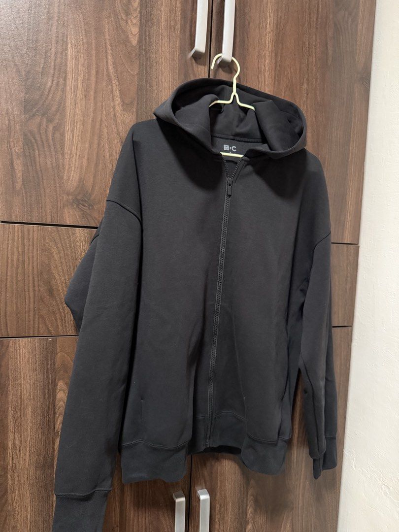 Uniqlo (Category: Coats, Jackets and Outerwear) located in Manila. Submitted by uniqlovesalepre (Listing ID 1466483770, Image 3). Description: Brand: Uniqlo Size: Medium Condition: Like New.