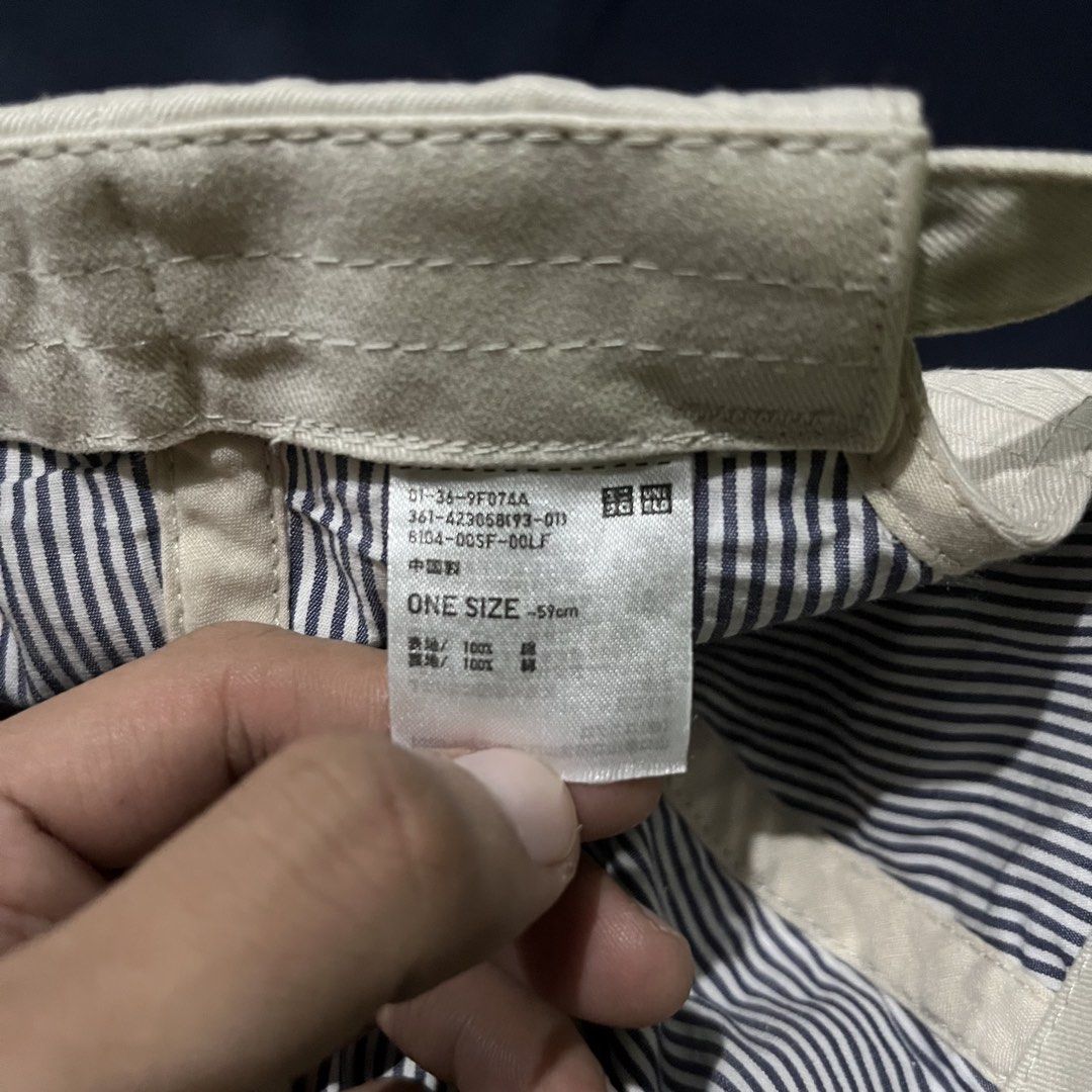 UNIQLO Cotton Twill Cap (Category: Caps & Hats) located in Cabuyao City. Submitted by ricomalic (Listing ID 1466491450, Image 3). Description: Thrifted/preloved UNIQLO cotton twill cap. Simple and versatile off-white color, perfect for casual, streetwear, or everyday fits. Adjustable back strap and one size fits up to around 59cm. Dimes : One Size / up to 59cm Size : ONE SIZE Color : Off-White / Natural Material : 100% Cotton Condition: Has some 