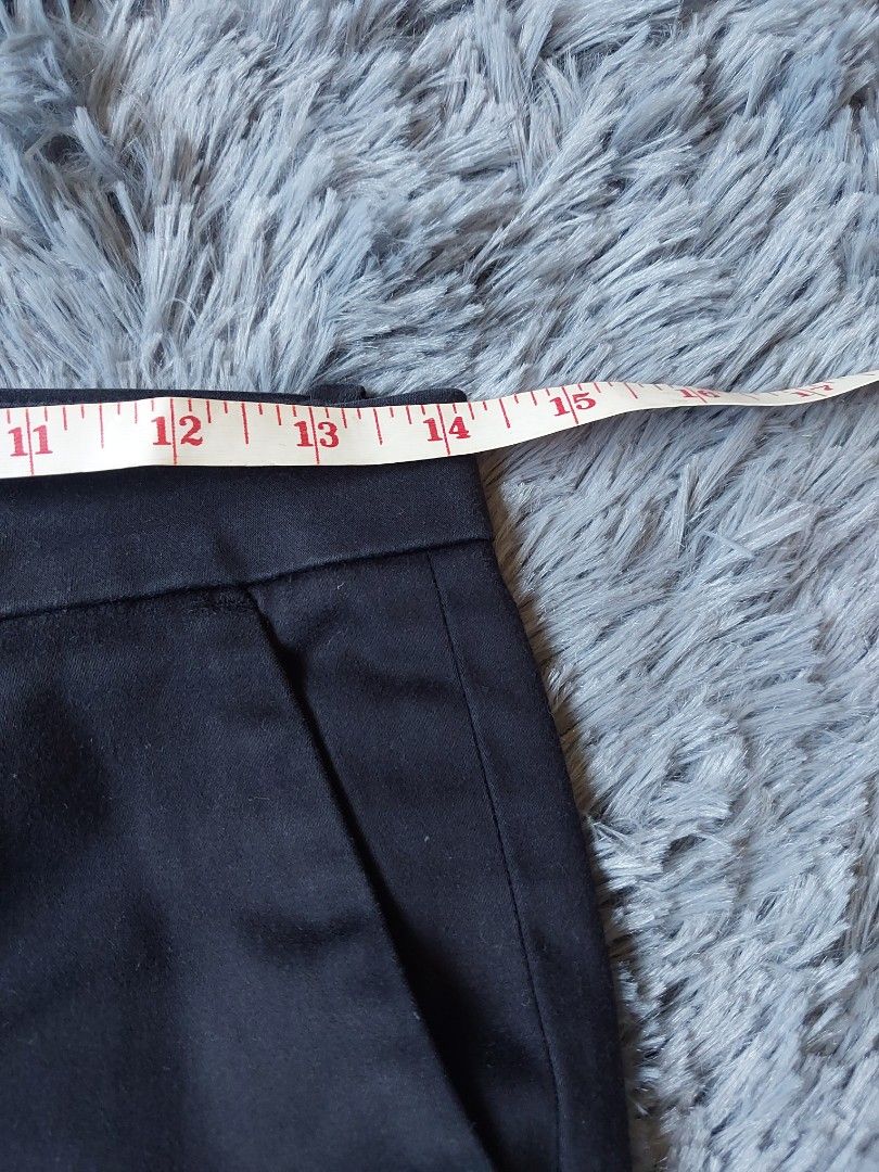 Uniqlo Black Flare Pants (Category: Jeans) located in Calasiao. Submitted by _annetastic_ (Listing ID 1466386761, Image 3). Description: - Brand: Uniqlo - Color: Black - Style: Flare pants with front seam details and side pockets - Size: M (26"-28") - Material: (comfortable & stretchy) - Condition: Clean, excellent, ready to wear.