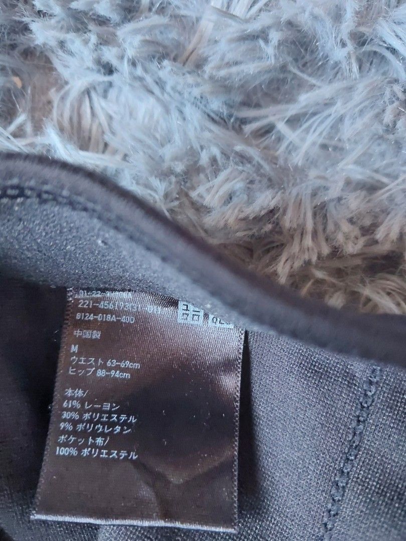 Uniqlo Black Flare Pants (Category: Jeans) located in Calasiao. Submitted by _annetastic_ (Listing ID 1466386761, Image 2). Description: - Brand: Uniqlo - Color: Black - Style: Flare pants with front seam details and side pockets - Size: M (26"-28") - Material: (comfortable & stretchy) - Condition: Clean, excellent, ready to wear.