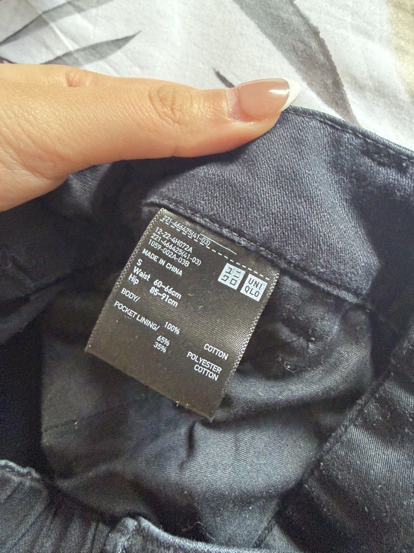 Uniqlo Black Painter Pants (Category: Trousers) located in Quezon City. Submitted by tancloset6 (Listing ID 1466411920, Image 2). Description: .