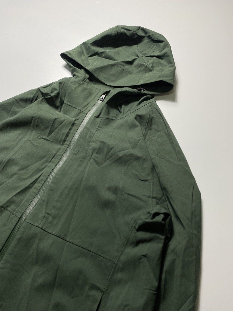 Uniqlo Blocktech Parka Green Olive Jacket (Category: Coats, Jackets and Outerwear) located in Tacloban City. Submitted by kanye_east1 (Listing ID 1466485067, Image 2). Description: Details 21 width 27 length M on tag 10/10 color rate Excellent To as new condition No issue.